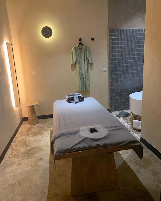 Urban Retreat Spa bed